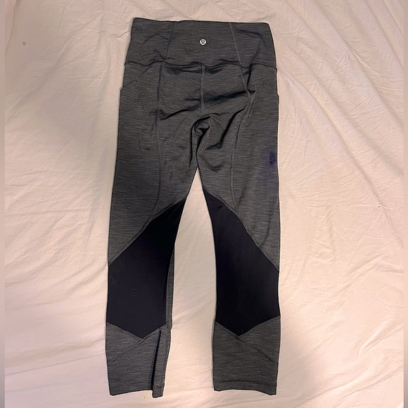 Lululemon cropped leggings with mesh and pockets - Picture 1 of 4